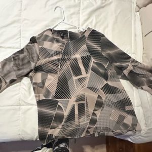 Flowing sleeves and pattern